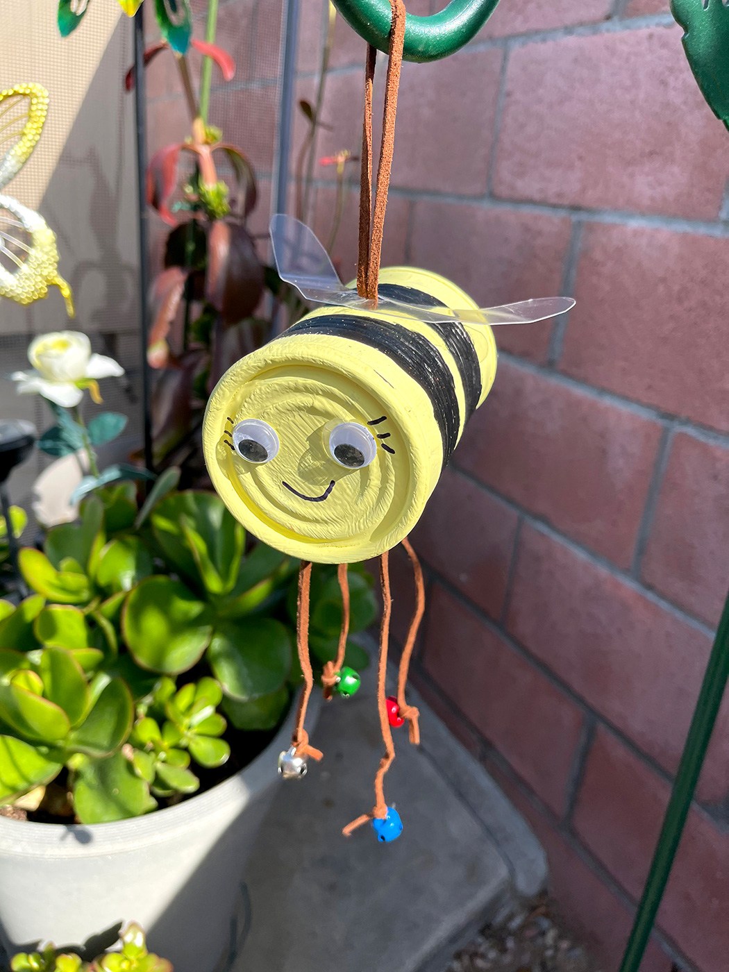 How to Make a Bee Wind Chime - Jewels & Heart Art